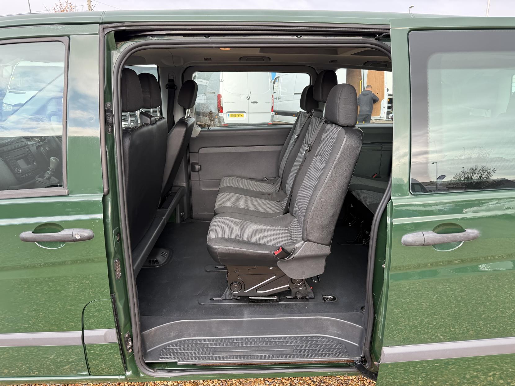 2014 Mercedes-Benz Vito 2.1 113 CDi BlueEFFICIENCY Traveliner Minibus 5dr Diesel Manual L1 (182 g/km, 136 bhp) - Thumbnail 30