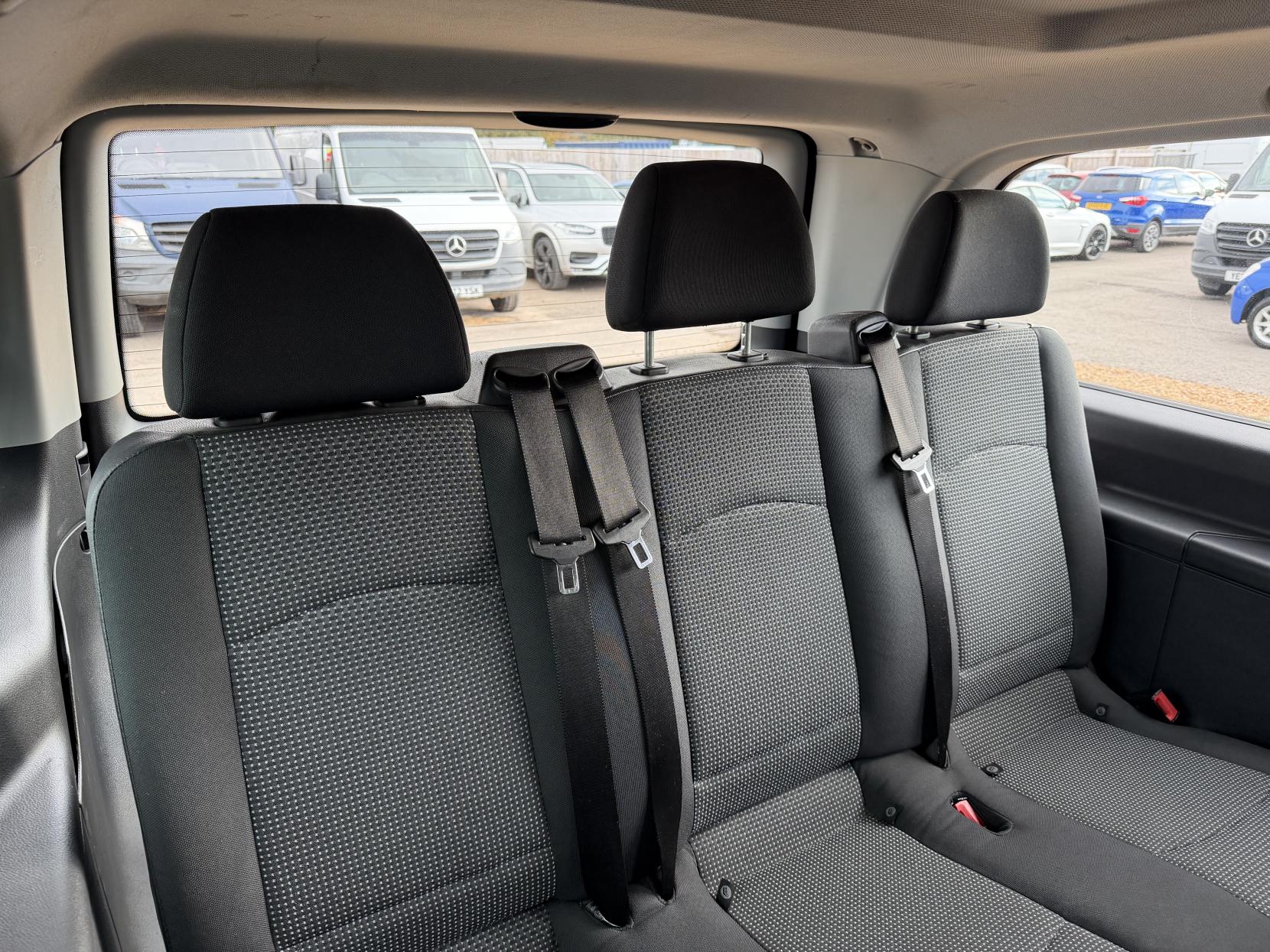 2014 Mercedes-Benz Vito 2.1 113 CDi BlueEFFICIENCY Traveliner Minibus 5dr Diesel Manual L1 (182 g/km, 136 bhp) - Thumbnail 33