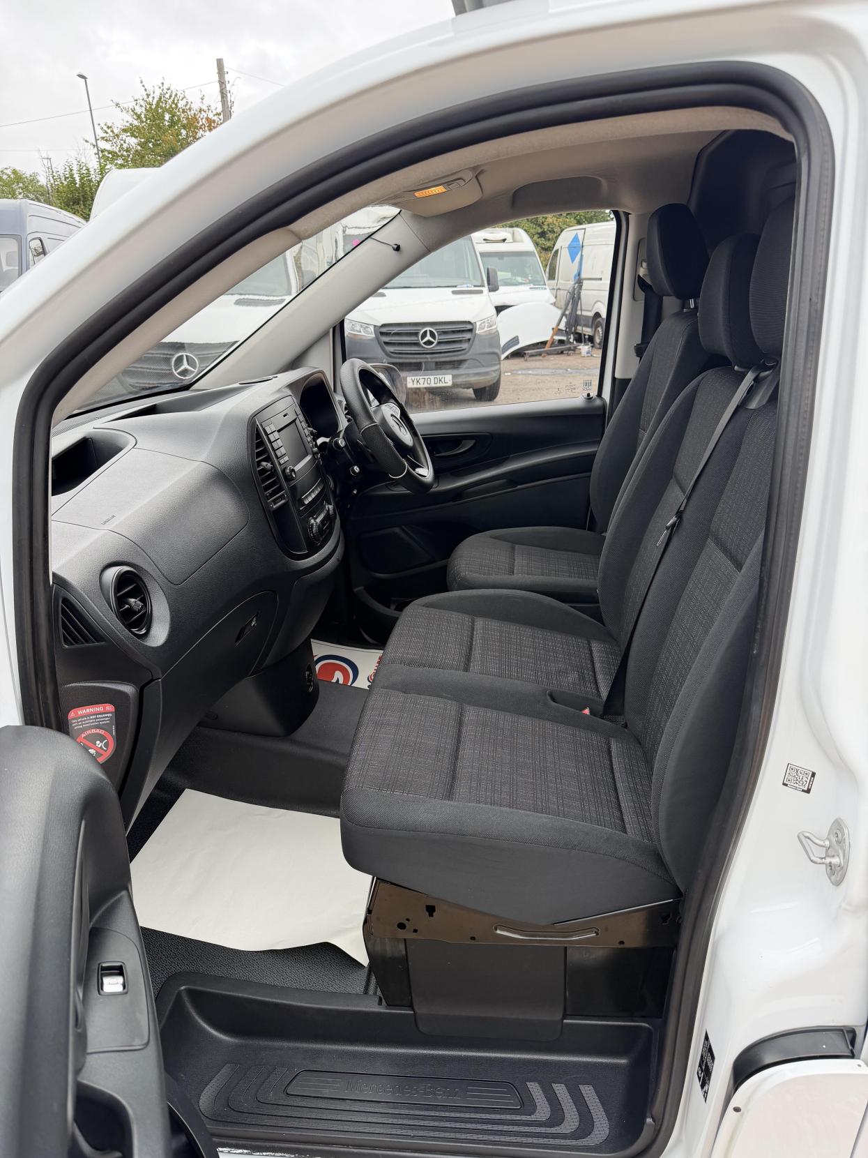 2016 Mercedes-Benz Vito 2.1 114 CDI BlueTEC Panel Van 5dr Diesel G-Tronic+ RWD L1 Euro 6 (136 ps) - Thumbnail 32