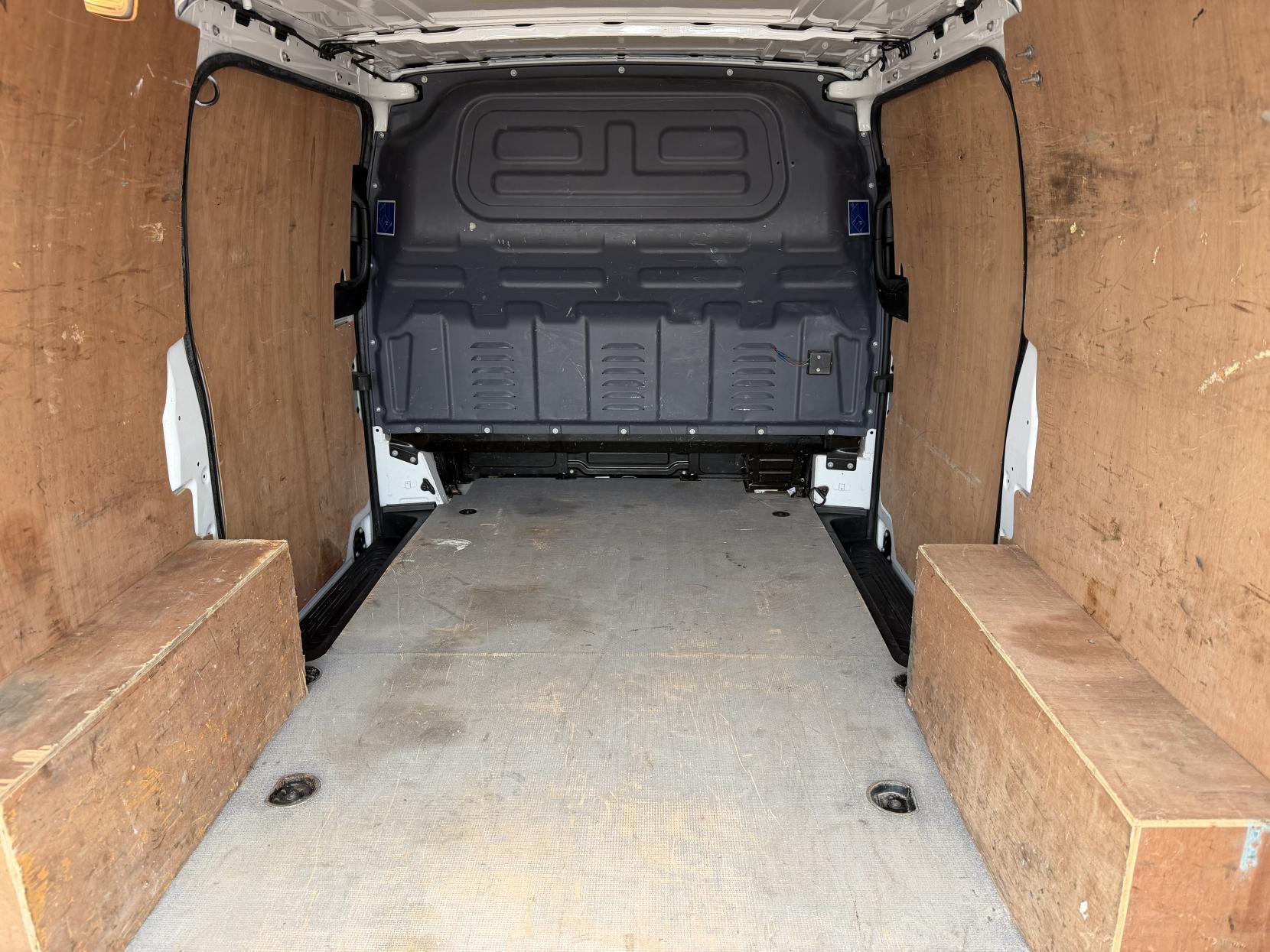 2016 Mercedes-Benz Vito 2.1 114 CDI BlueTEC Panel Van 5dr Diesel G-Tronic+ RWD L1 Euro 6 (136 ps) - Thumbnail 3