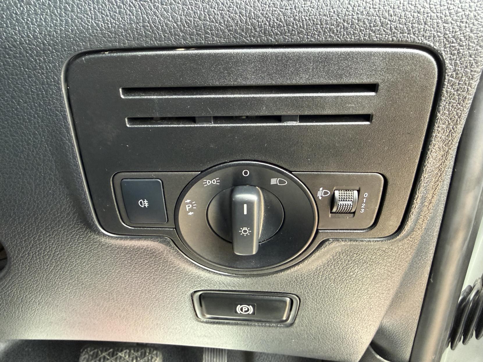 2016 Mercedes-Benz Vito 2.1 114 CDI BlueTEC Panel Van 5dr Diesel G-Tronic+ RWD L1 Euro 6 (136 ps) - Thumbnail 29