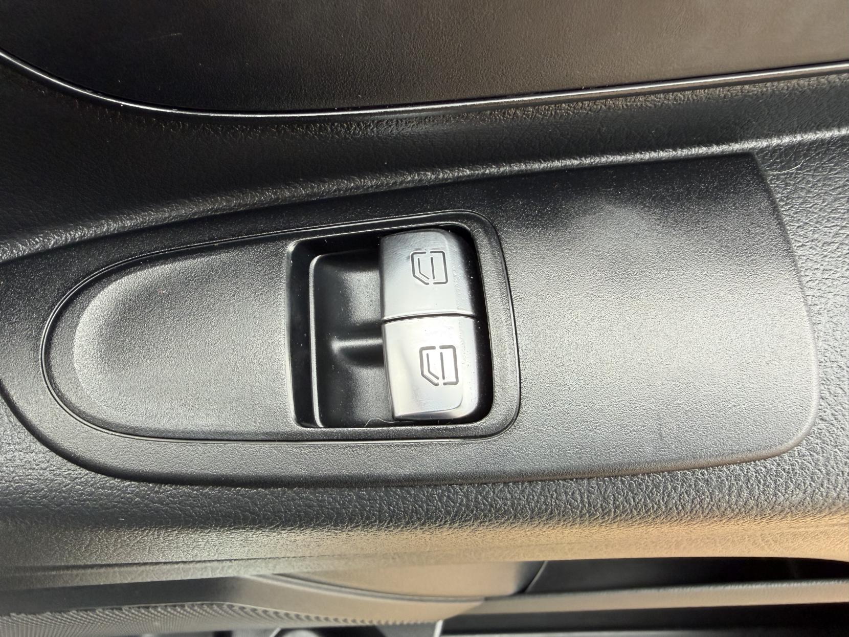 2016 Mercedes-Benz Vito 2.1 114 CDI BlueTEC Panel Van 5dr Diesel G-Tronic+ RWD L1 Euro 6 (136 ps) - Thumbnail 28