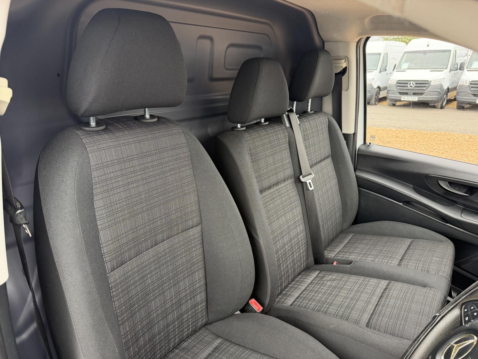 2016 Mercedes-Benz Vito 2.1 114 CDI BlueTEC Panel Van 5dr Diesel G-Tronic+ RWD L1 Euro 6 (136 ps) - Thumbnail 15