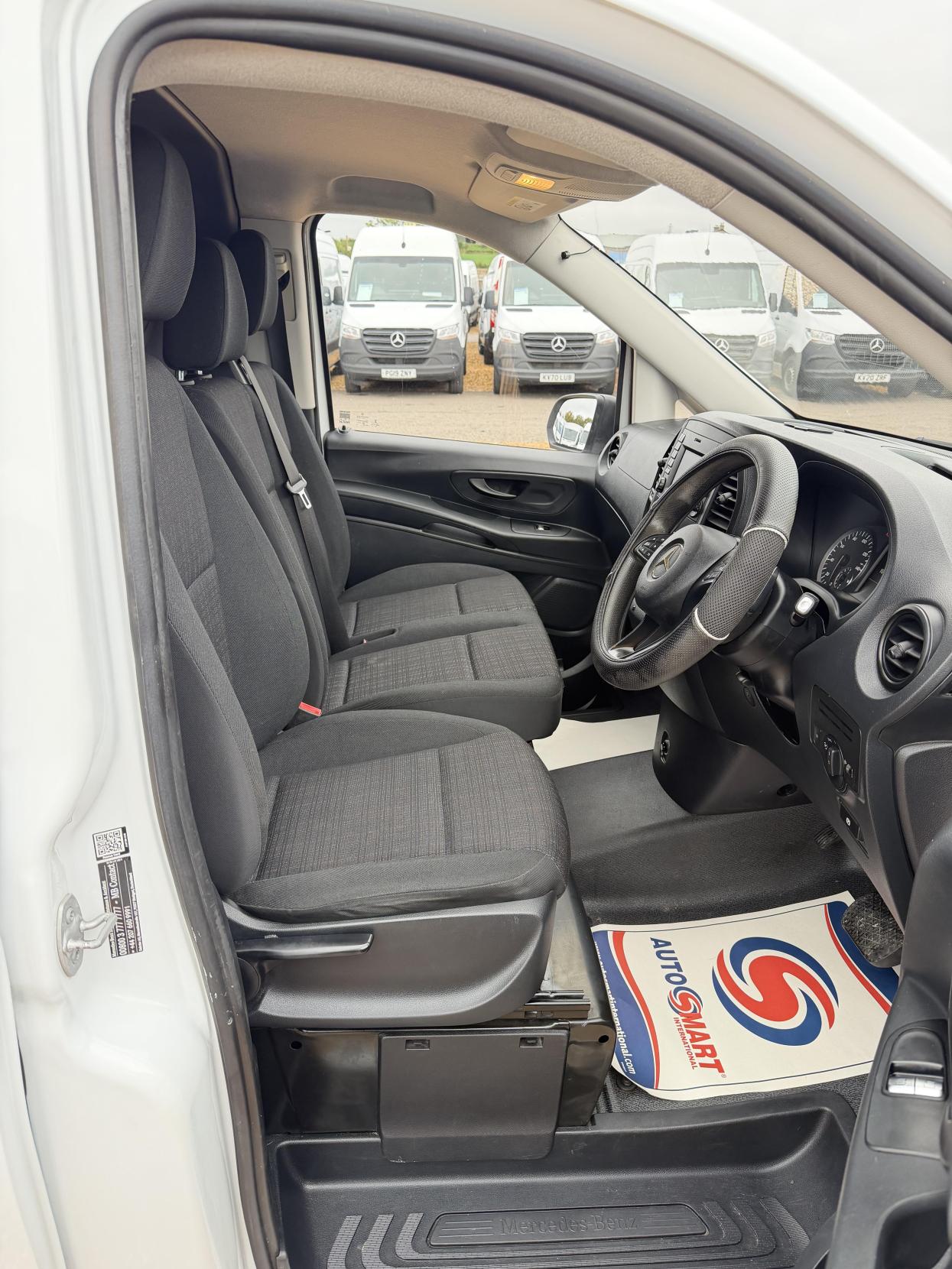 2016 Mercedes-Benz Vito 2.1 114 CDI BlueTEC Panel Van 5dr Diesel G-Tronic+ RWD L1 Euro 6 (136 ps) - Thumbnail 14