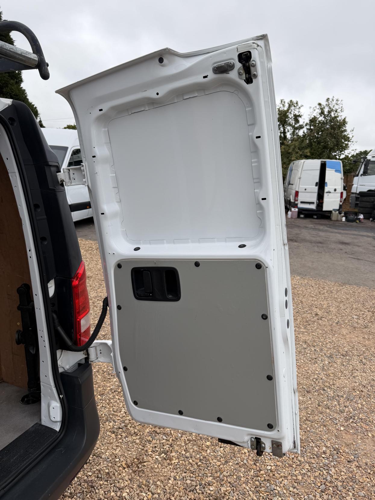 2016 Mercedes-Benz Vito 2.1 114 CDI BlueTEC Panel Van 5dr Diesel G-Tronic+ RWD L1 Euro 6 (136 ps) - Thumbnail 42