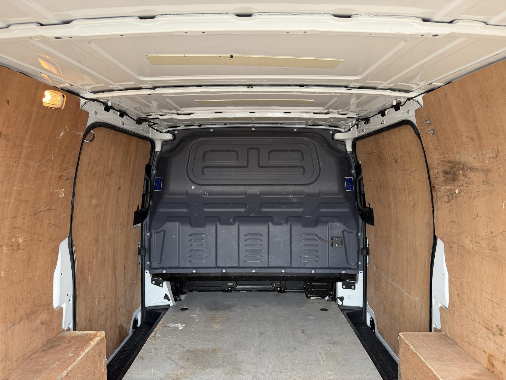 2016 Mercedes-Benz Vito 2.1 114 CDI BlueTEC Panel Van 5dr Diesel G-Tronic+ RWD L1 Euro 6 (136 ps) - Thumbnail 45