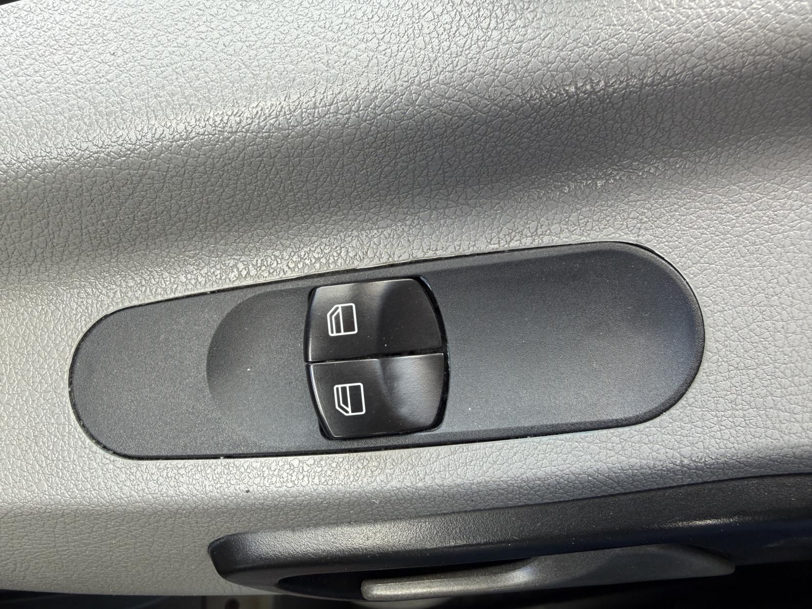 2012 Mercedes-Benz Sprinter 2.1 313 CDi Panel Van 4dr Diesel Manual RWD L2 (129 bhp) - Thumbnail 24