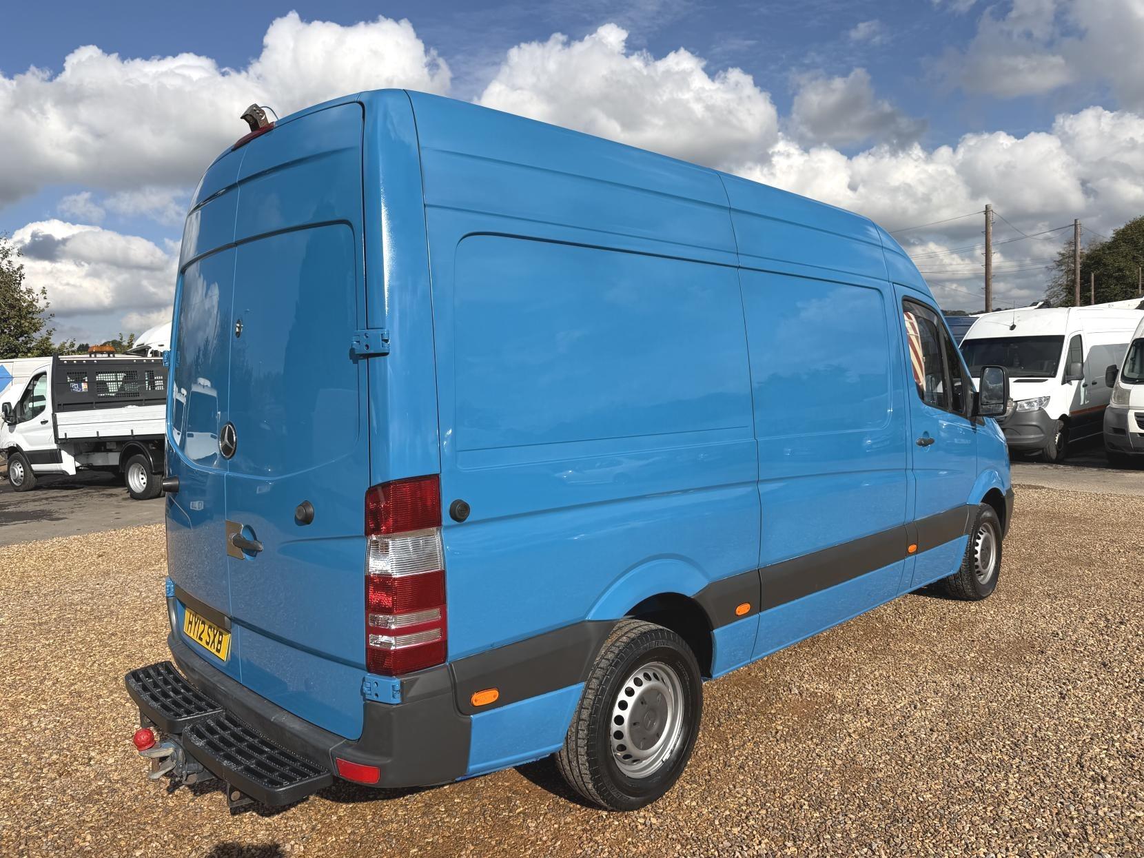 2012 Mercedes-Benz Sprinter 2.1 313 CDi Panel Van 4dr Diesel Manual RWD L2 (129 bhp) - Thumbnail 11