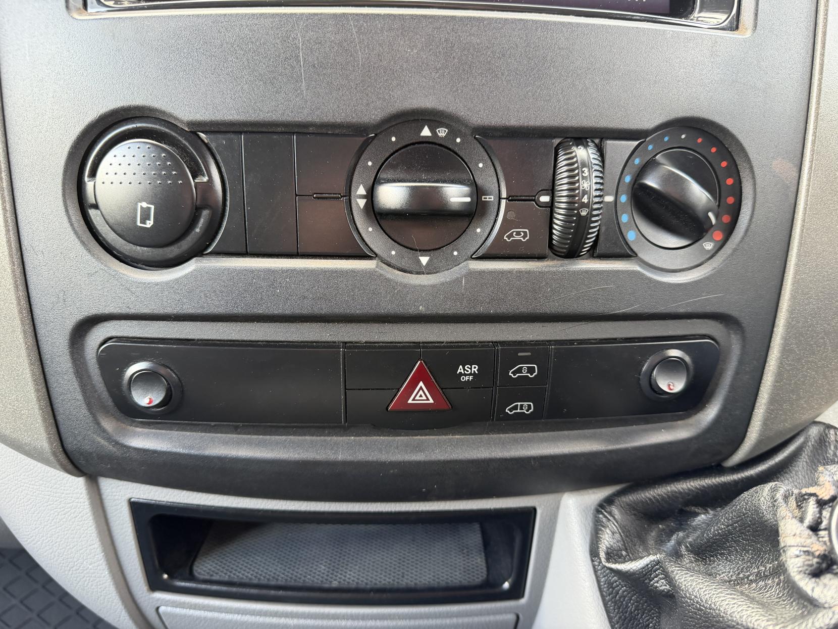 2012 Mercedes-Benz Sprinter 2.1 313 CDi Panel Van 4dr Diesel Manual RWD L2 (129 bhp) - Thumbnail 22