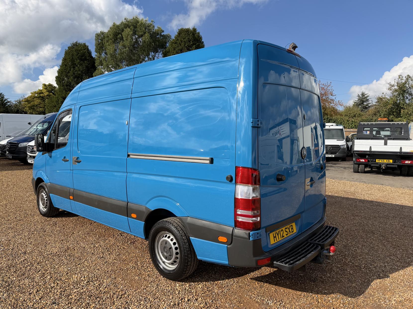 2012 Mercedes-Benz Sprinter 2.1 313 CDi Panel Van 4dr Diesel Manual RWD L2 (129 bhp) - Thumbnail 9