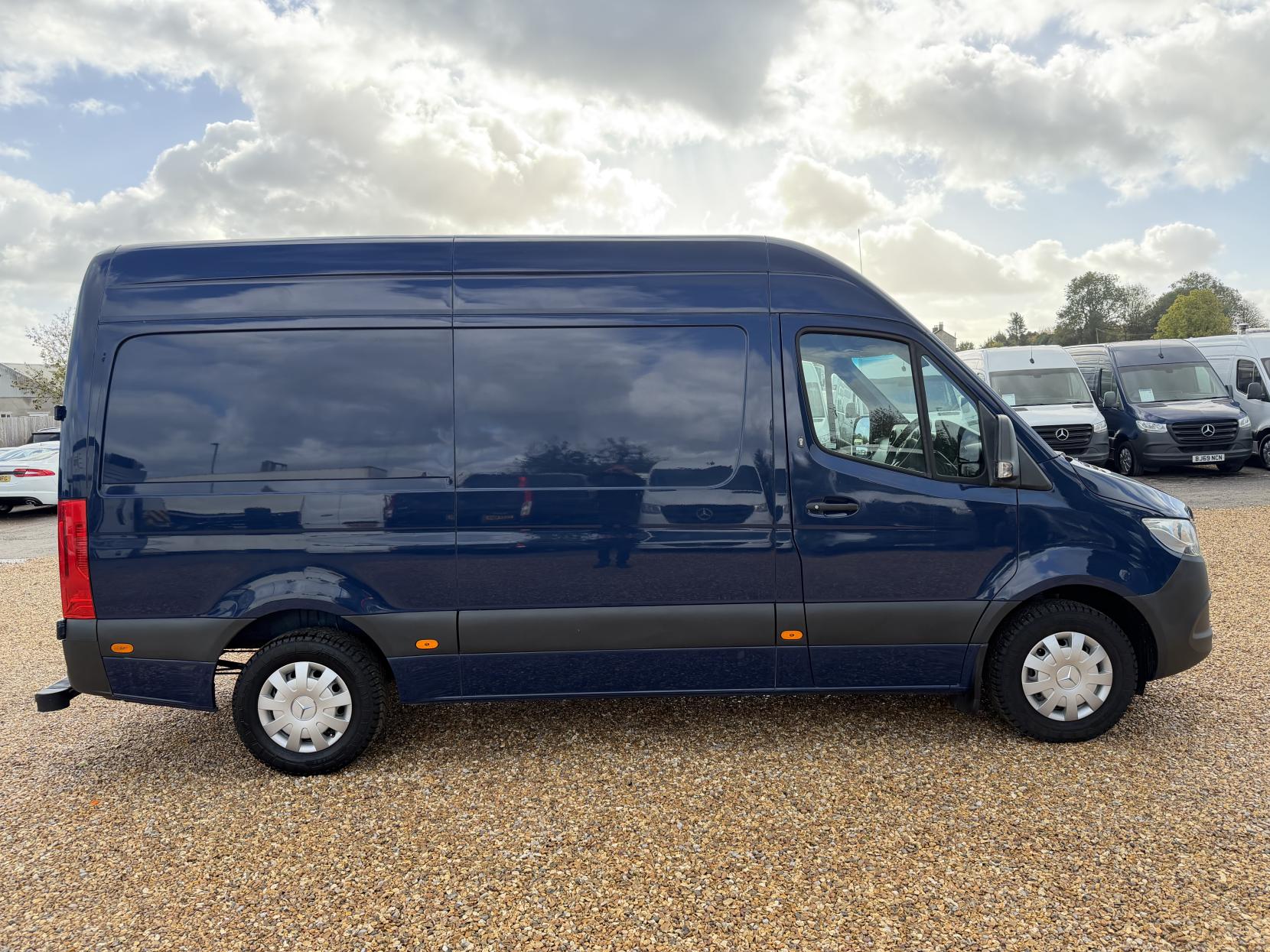 2019 Mercedes-Benz Sprinter 2.1 316 CDI Panel Van 5dr Diesel Manual RWD L2 H2 Euro 6 (163 ps) - Thumbnail 12