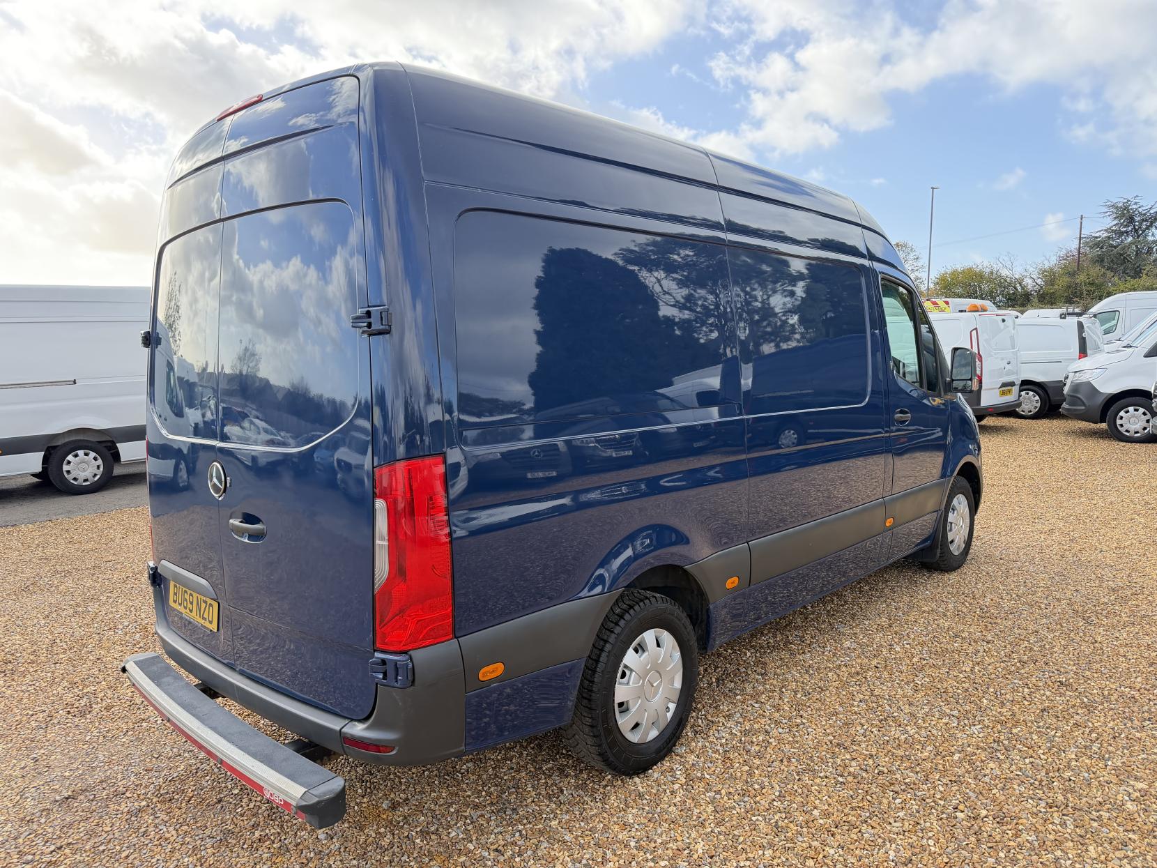 2019 Mercedes-Benz Sprinter 2.1 316 CDI Panel Van 5dr Diesel Manual RWD L2 H2 Euro 6 (163 ps) - Thumbnail 11