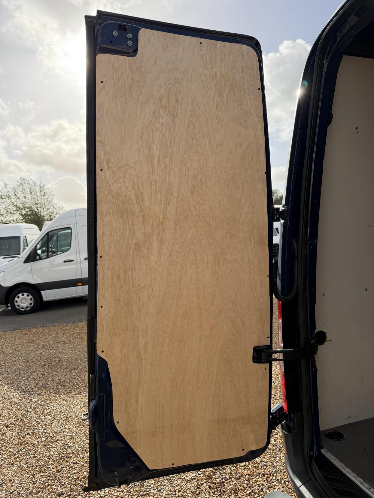 2019 Mercedes-Benz Sprinter 2.1 316 CDI Panel Van 5dr Diesel Manual RWD L2 H2 Euro 6 (163 ps) - Thumbnail 39