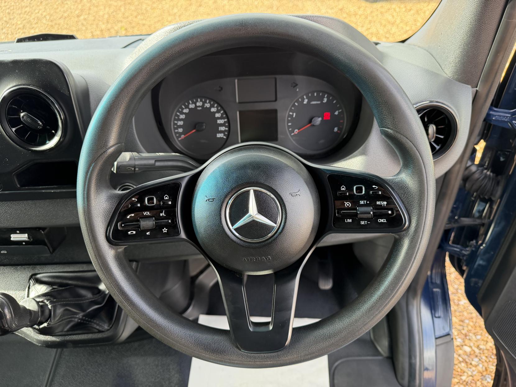 2019 Mercedes-Benz Sprinter 2.1 316 CDI Panel Van 5dr Diesel Manual RWD L2 H2 Euro 6 (163 ps) - Thumbnail 17