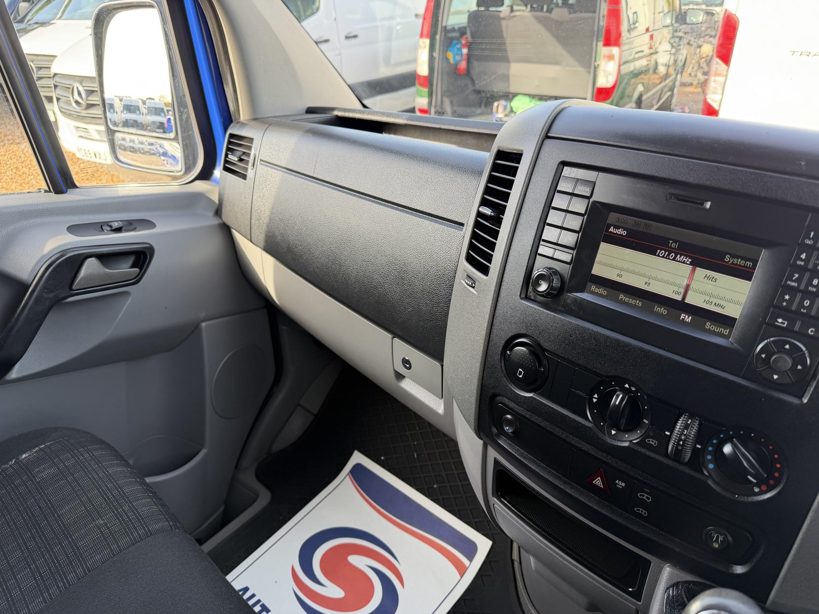 2017 Mercedes-Benz Sprinter 2.1 314 CDi Panel Van 5dr Diesel Manual RWD L2 (213 g/km, 140 bhp) - Thumbnail 29