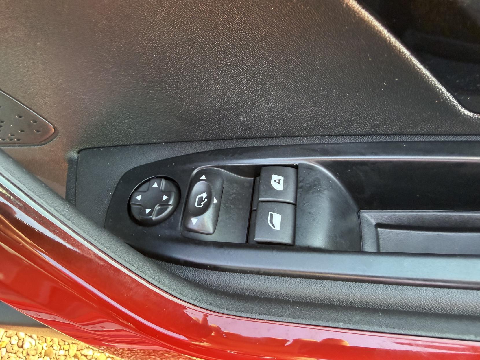 2013 Peugeot 208 1.6 THP GTi Hatchback 3dr Petrol Manual Euro 5 (200 ps) - Thumbnail 23
