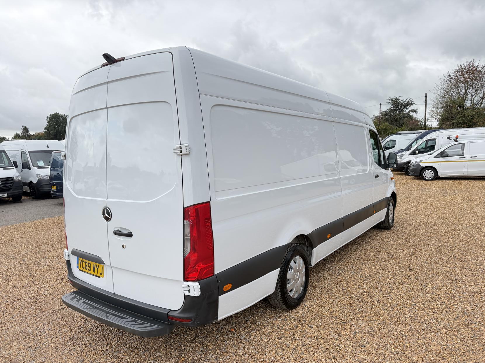 2019 Mercedes-Benz Sprinter 2.1 311 CDI Panel Van 5dr Diesel Manual RWD L3 H2 Euro 6 (114 ps) - Thumbnail 11