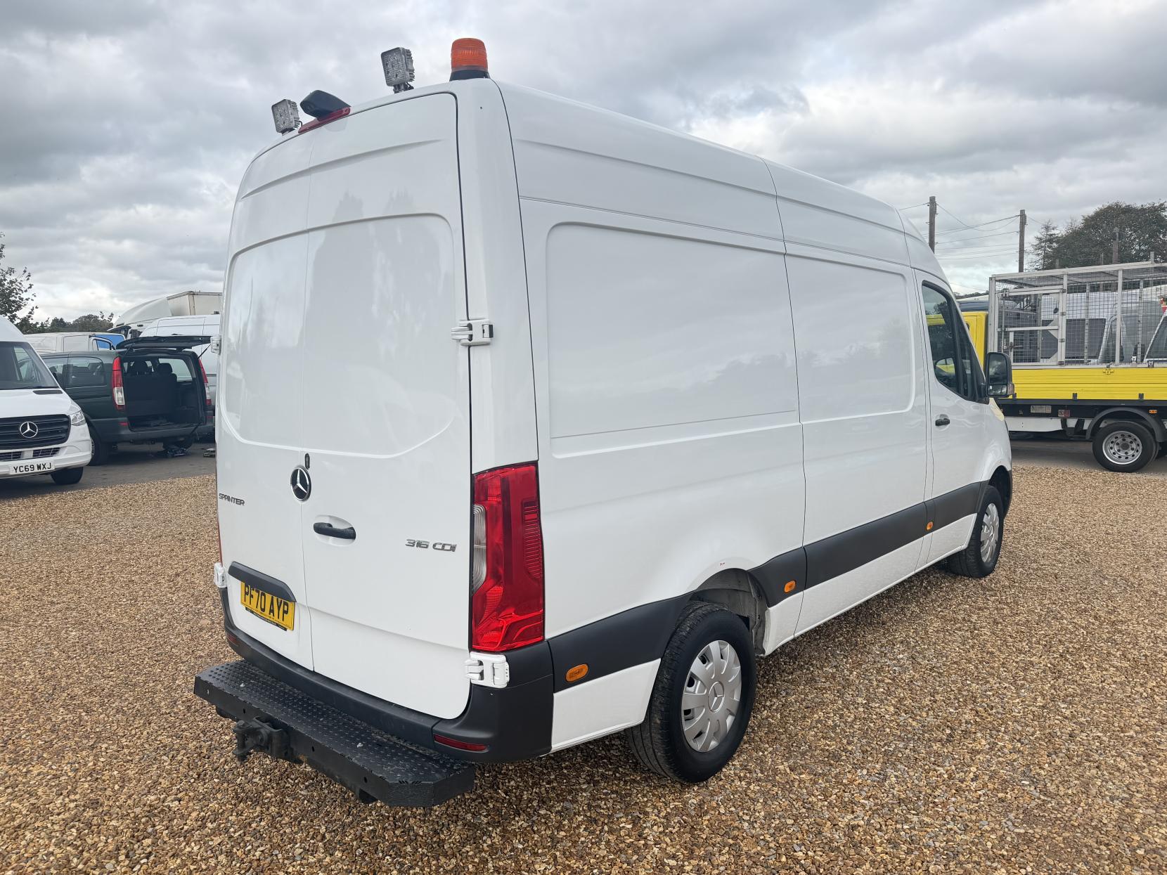 2020 Mercedes-Benz Sprinter 2.1 316 CDI Panel Van 5dr Diesel Manual RWD L2 H2 Euro 6 (163 ps) - Thumbnail 11