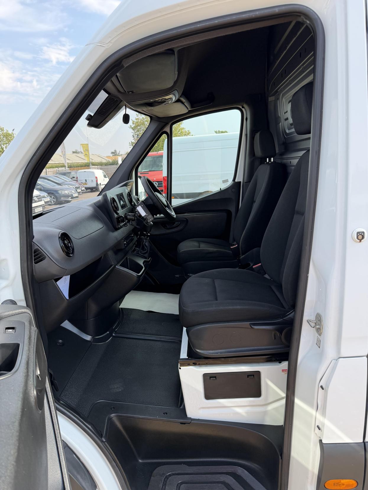 2019 Mercedes-Benz Sprinter 2.1 311 CDI Panel Van 5dr Diesel Manual RWD L3 H2 Euro 6 (114 ps) - Thumbnail 14