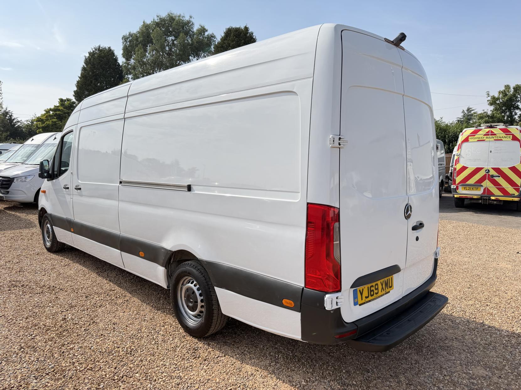 2019 Mercedes-Benz Sprinter 2.1 311 CDI Panel Van 5dr Diesel Manual RWD L3 H2 Euro 6 (114 ps) - Thumbnail 9