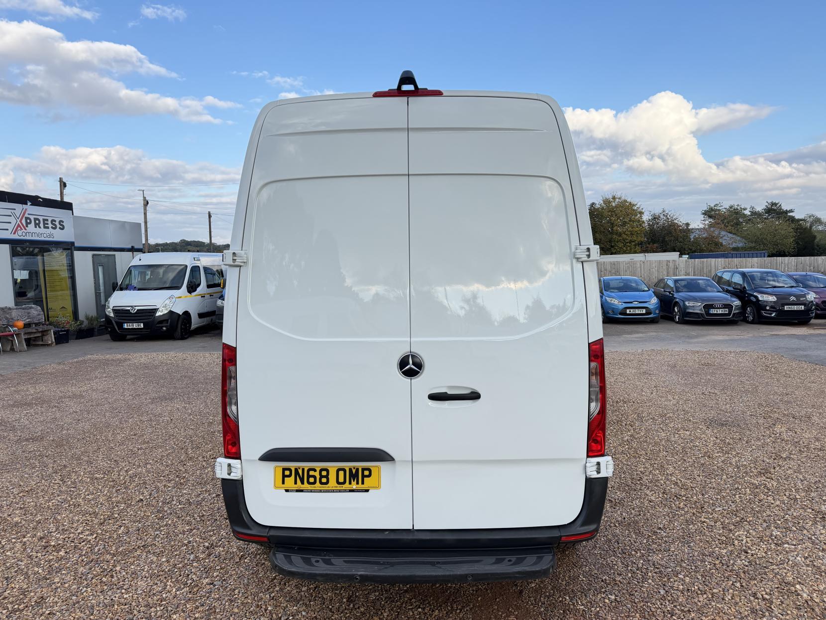 2018 Mercedes-Benz Sprinter 2.1 314 CDI Panel Van 5dr Diesel Manual FWD L2 H2 Euro 6 (143 ps) - Thumbnail 11