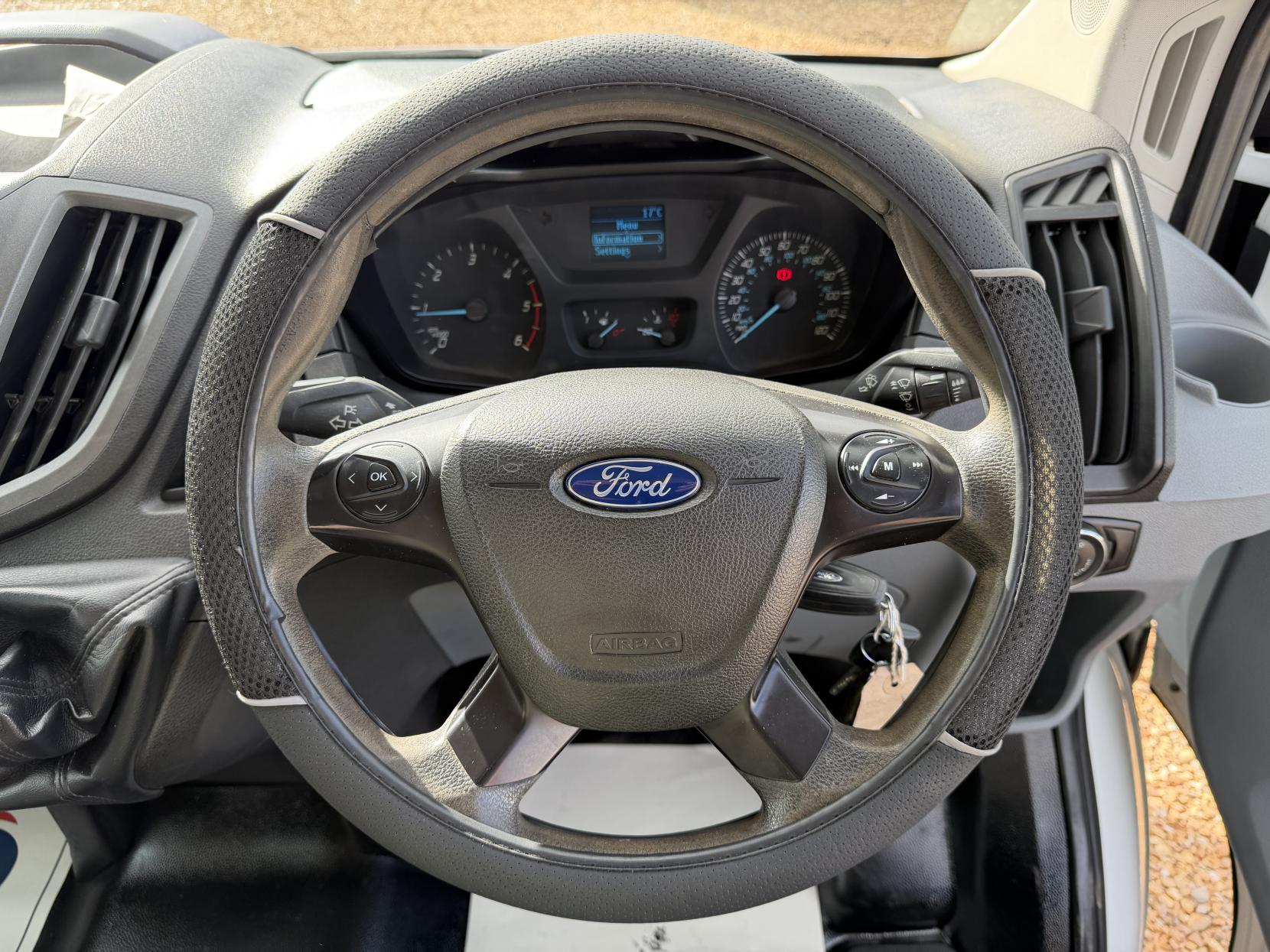 2016 Ford Transit 2.2 TDCi 350 1-Way Tipper 2dr Diesel Manual RWD L2 Euro 5 (1-Stop, DRW) (125 ps) - Thumbnail 16