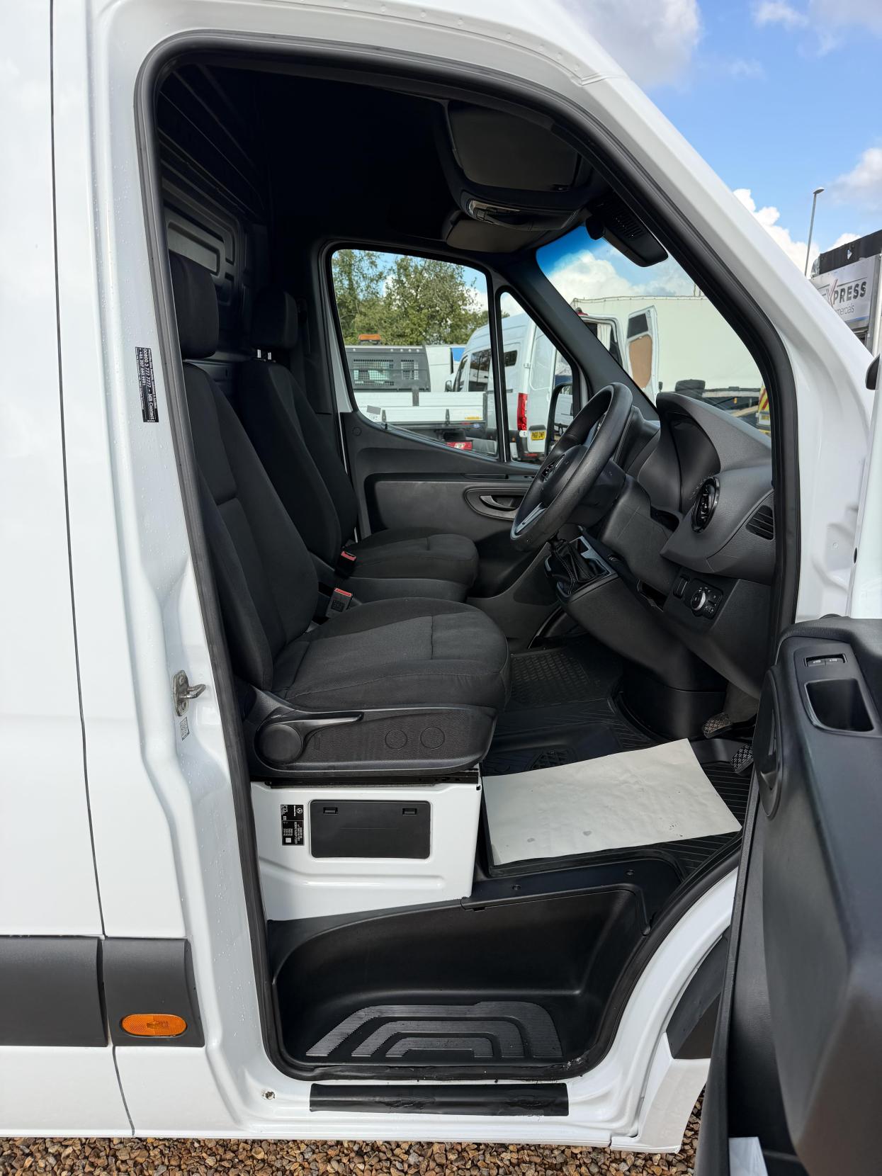 2019 Mercedes-Benz Sprinter 2.1 311 CDI Panel Van 5dr Diesel Manual RWD L3 H2 Euro 6 (114 ps) - Thumbnail 14