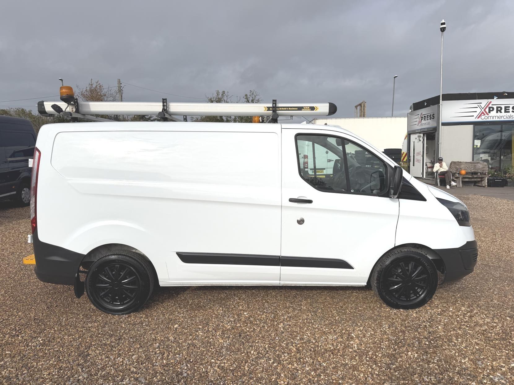 2016 Ford Transit Custom 2.2 TDCi 310 Panel Van 5dr Diesel Manual L2 H1 (186 g/km, 123 bhp) - Thumbnail 12