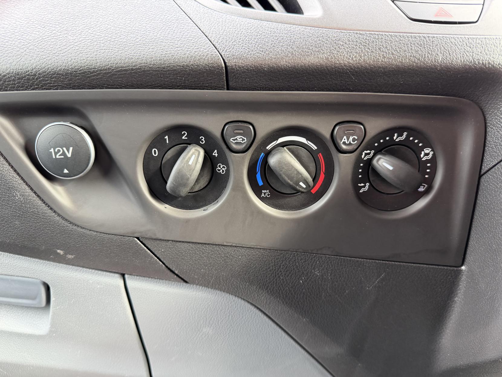 2016 Ford Transit Custom 2.2 TDCi 310 Panel Van 5dr Diesel Manual L2 H1 (186 g/km, 123 bhp) - Thumbnail 24