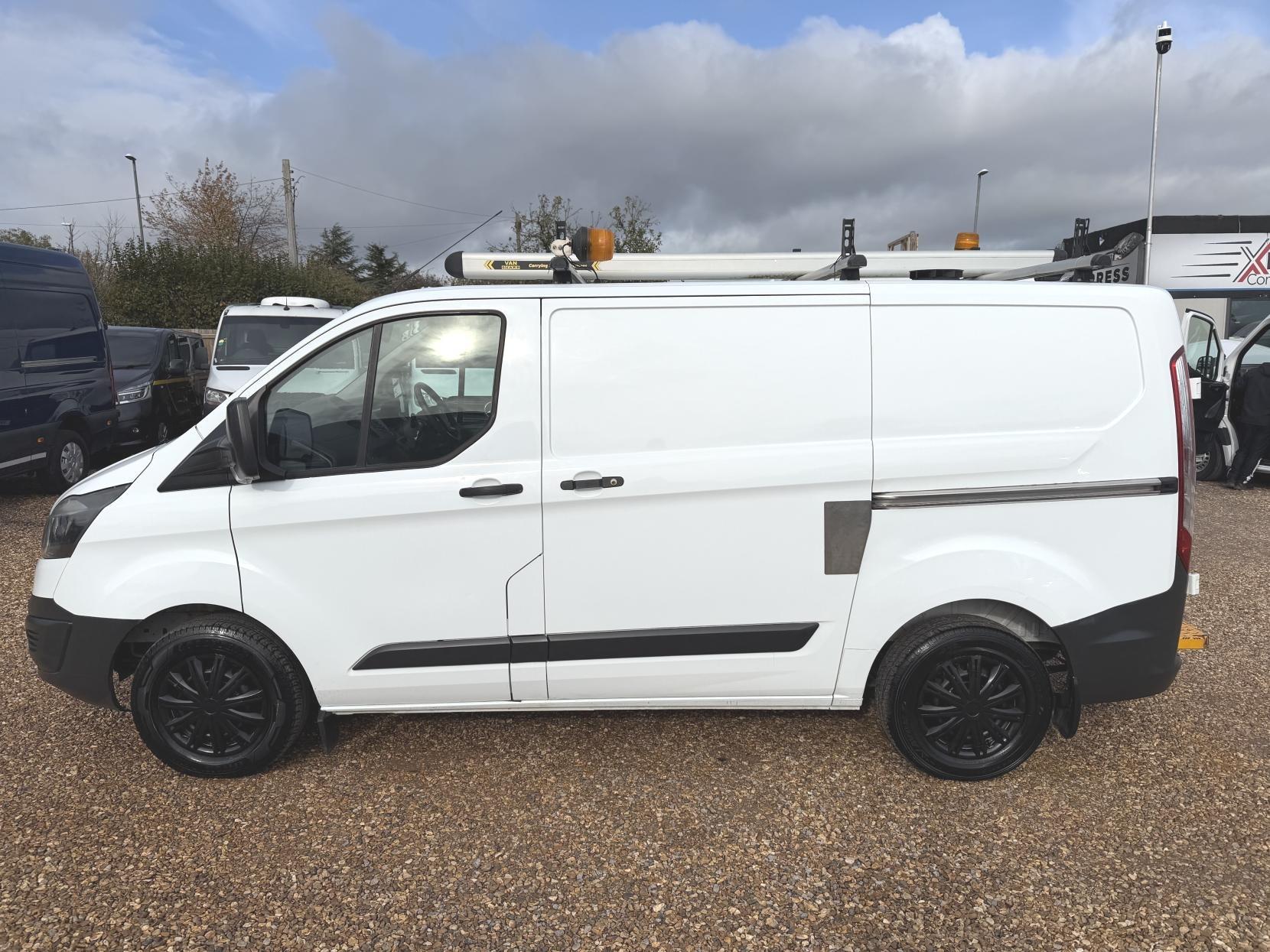 2016 Ford Transit Custom 2.2 TDCi 310 Panel Van 5dr Diesel Manual L2 H1 (186 g/km, 123 bhp) - Thumbnail 8
