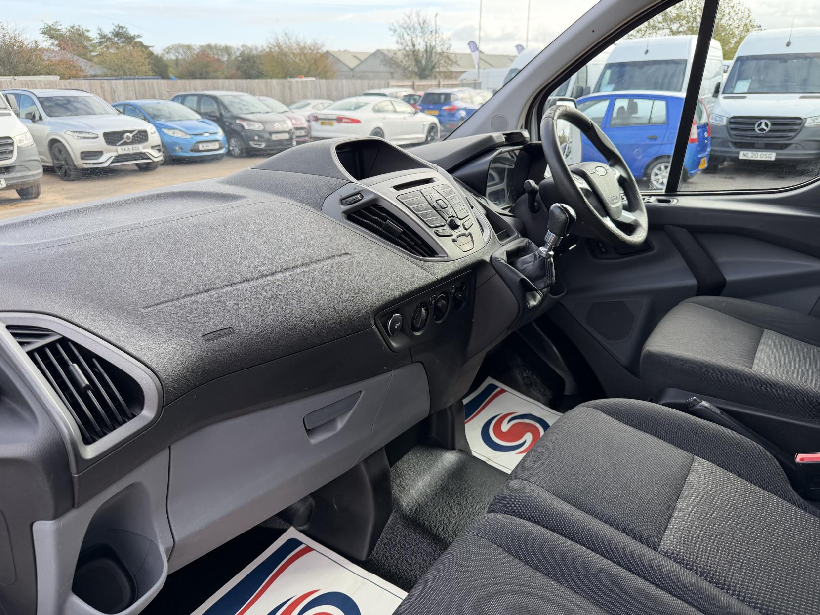 2016 Ford Transit Custom 2.2 TDCi 310 Panel Van 5dr Diesel Manual L2 H1 (186 g/km, 123 bhp) - Thumbnail 32