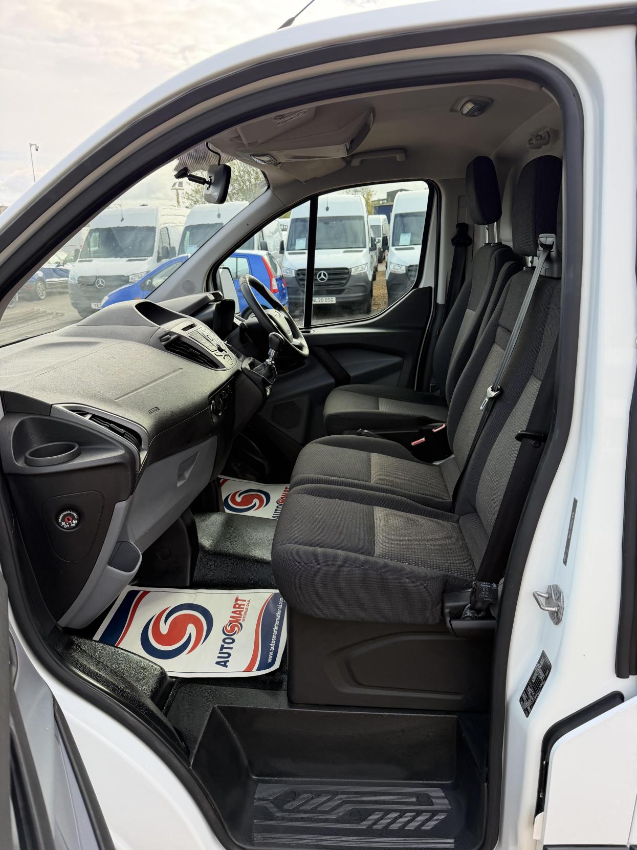 2016 Ford Transit Custom 2.2 TDCi 310 Panel Van 5dr Diesel Manual L2 H1 (186 g/km, 123 bhp) - Thumbnail 35