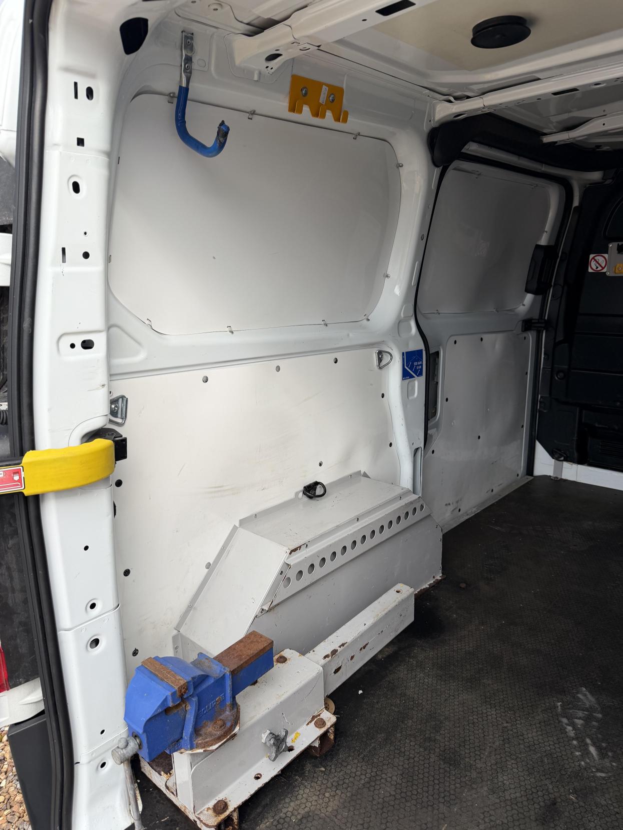 2016 Ford Transit Custom 2.2 TDCi 310 Panel Van 5dr Diesel Manual L2 H1 (186 g/km, 123 bhp) - Thumbnail 46