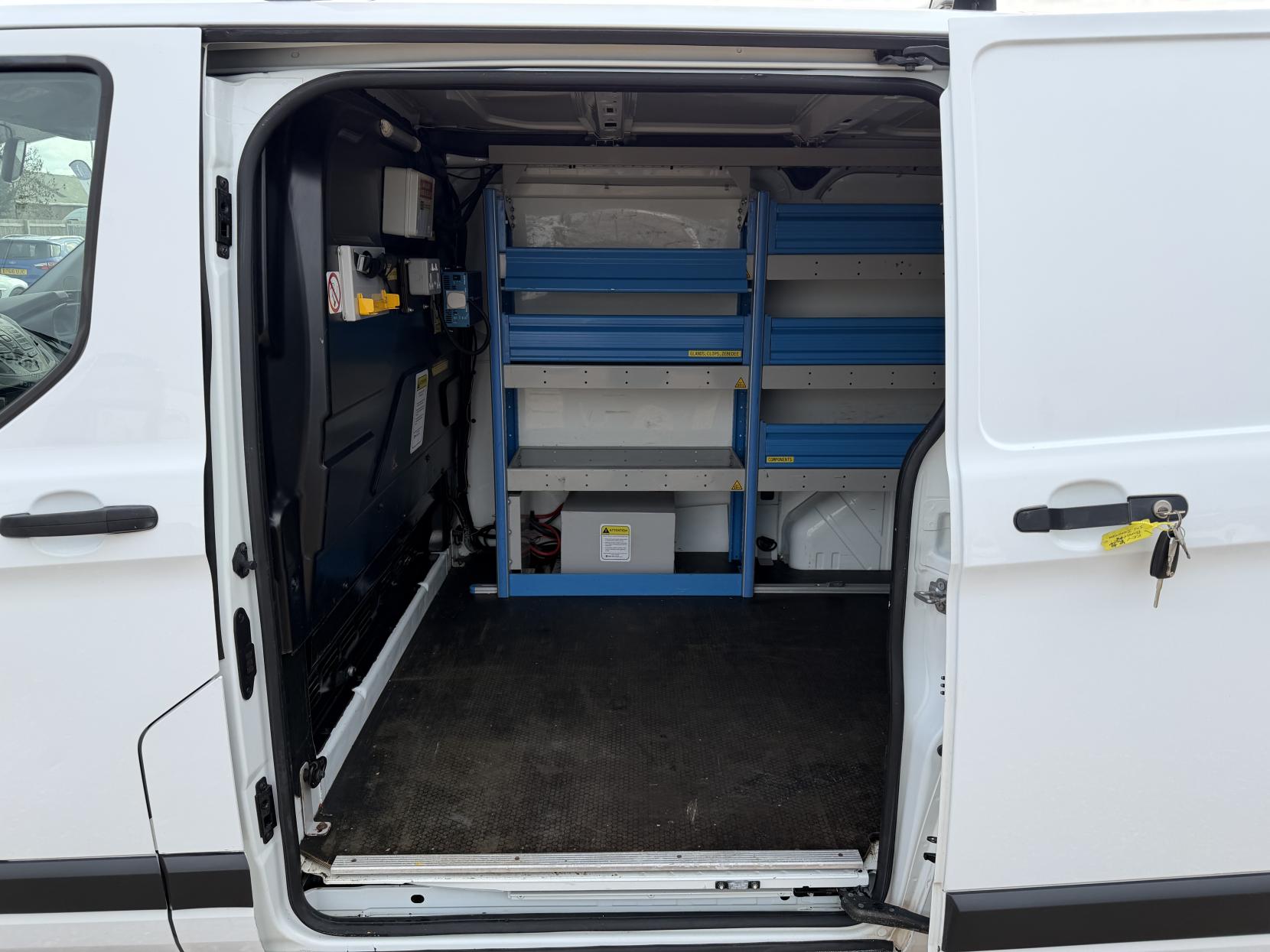 2016 Ford Transit Custom 2.2 TDCi 310 Panel Van 5dr Diesel Manual L2 H1 (186 g/km, 123 bhp) - Thumbnail 36
