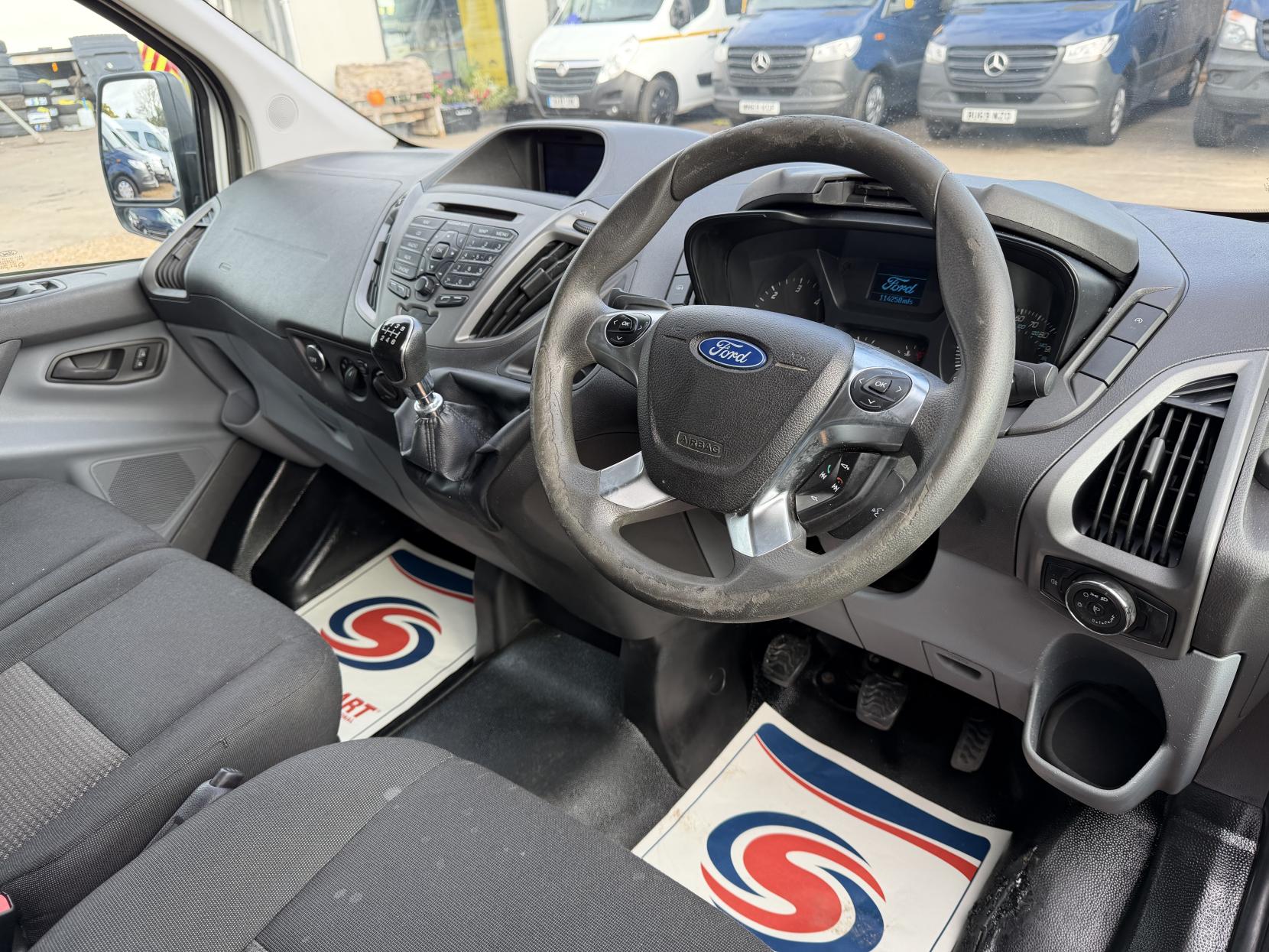 2016 Ford Transit Custom 2.2 TDCi 310 Panel Van 5dr Diesel Manual L2 H1 (186 g/km, 123 bhp) - Thumbnail 2