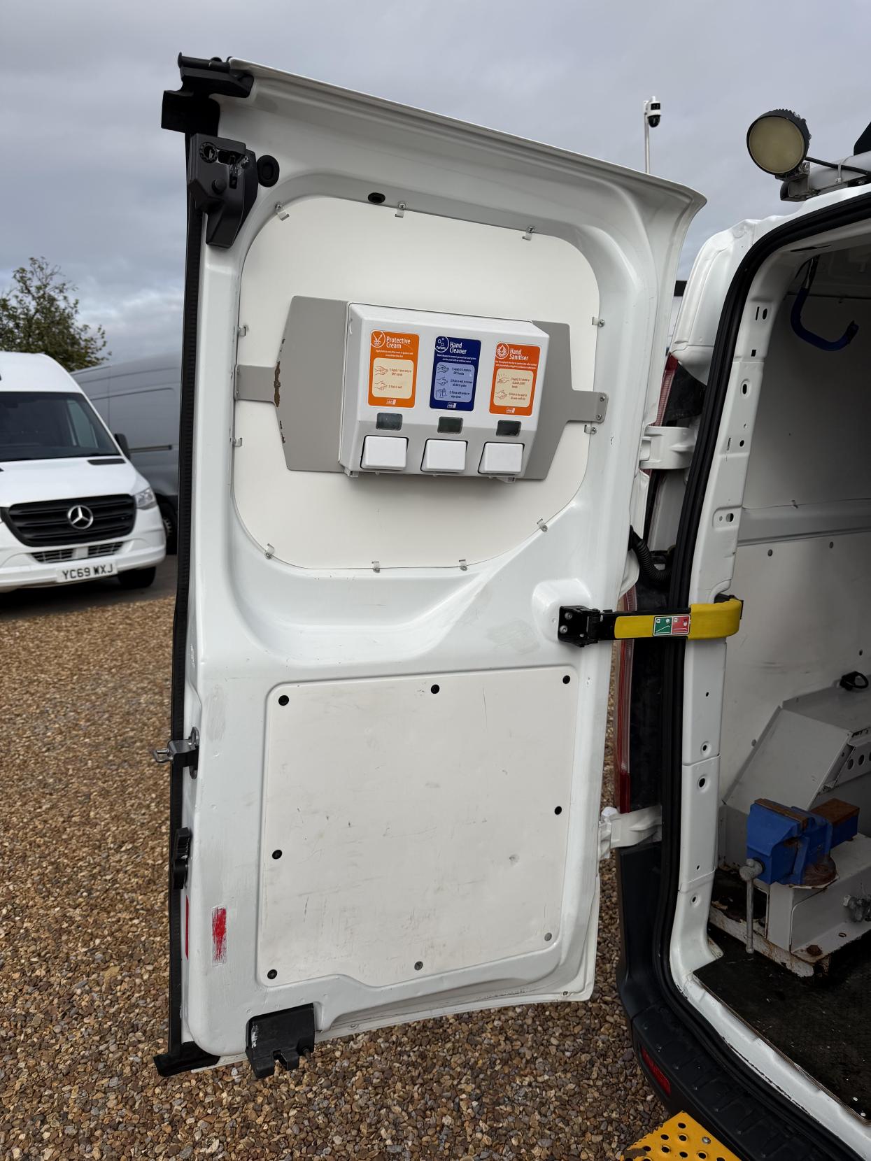 2016 Ford Transit Custom 2.2 TDCi 310 Panel Van 5dr Diesel Manual L2 H1 (186 g/km, 123 bhp) - Thumbnail 44