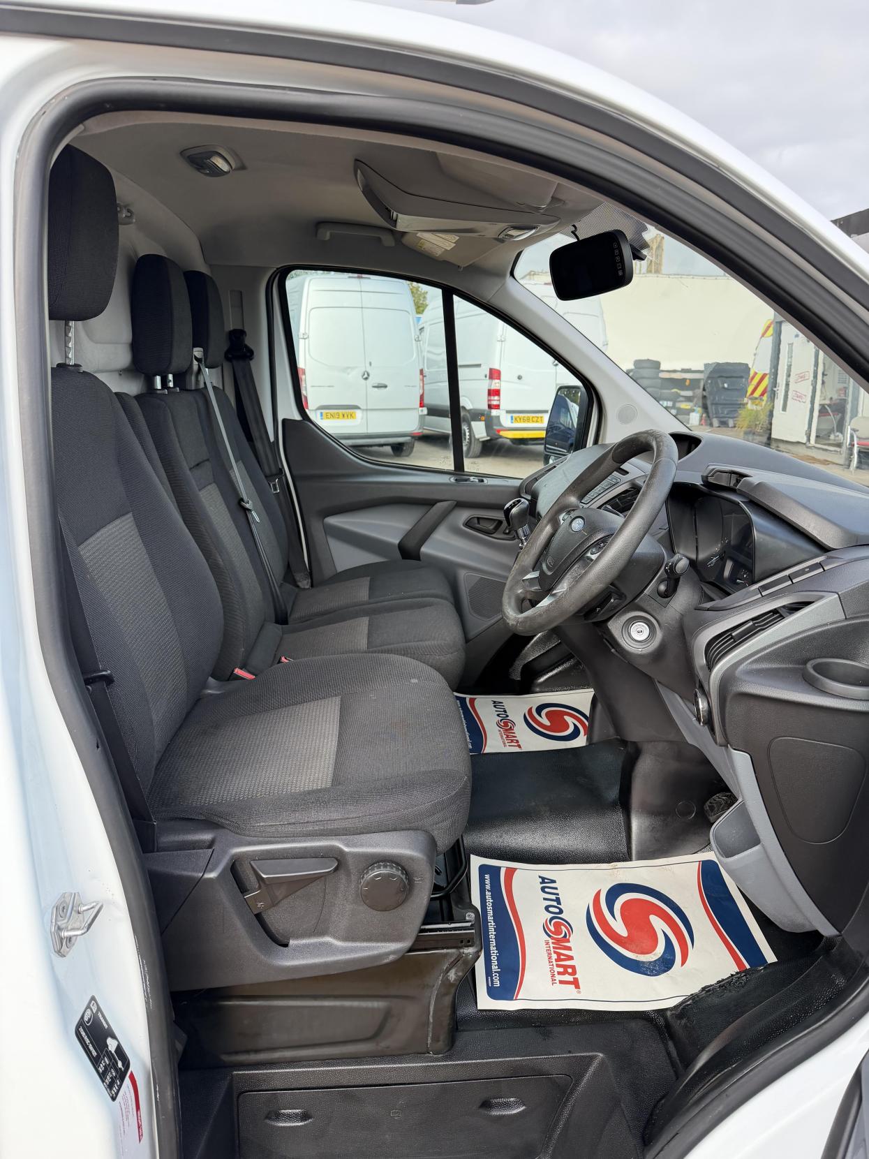 2016 Ford Transit Custom 2.2 TDCi 310 Panel Van 5dr Diesel Manual L2 H1 (186 g/km, 123 bhp) - Thumbnail 14