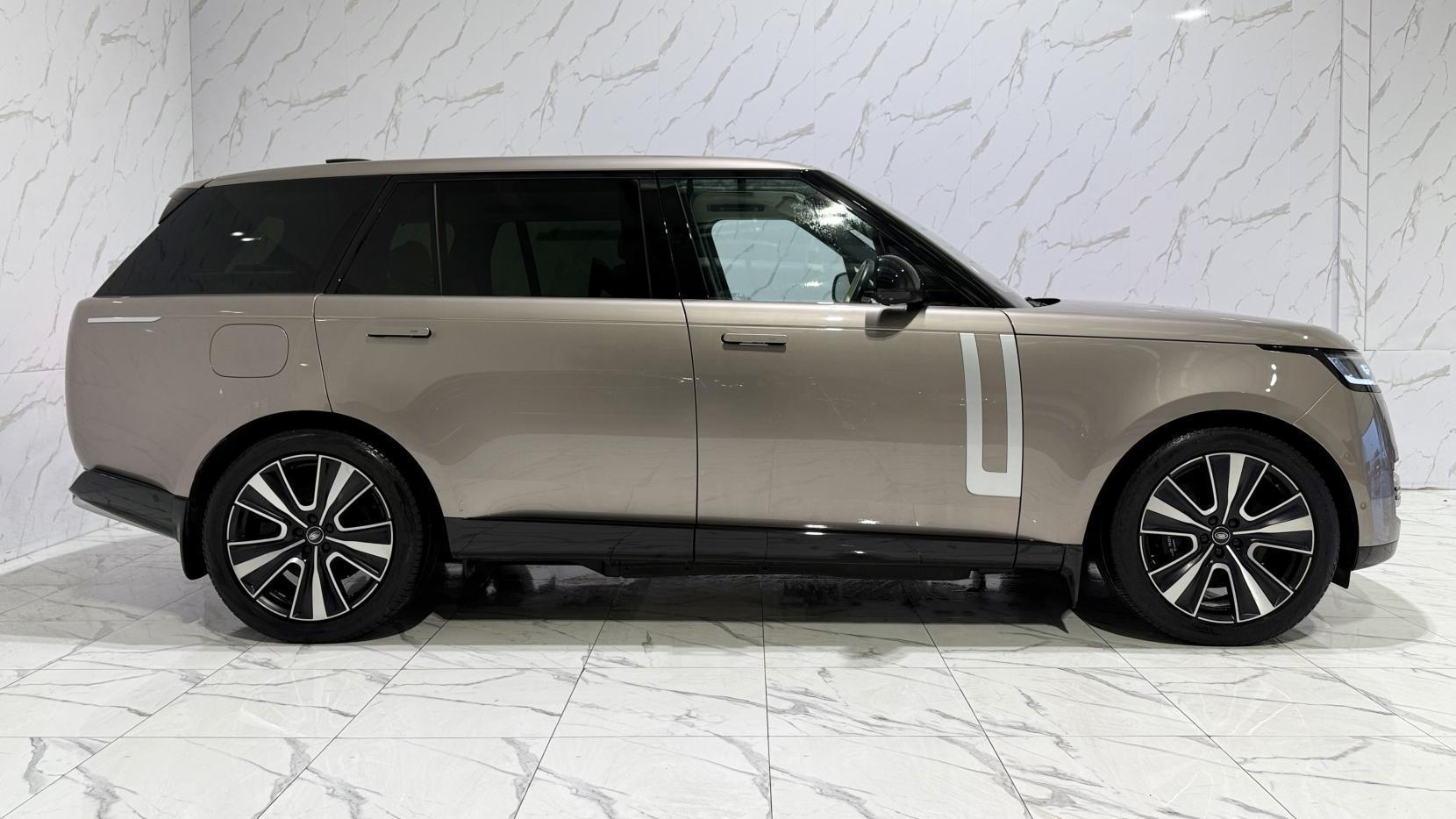 Land Rover Range Rover 3.0 P440e 38.2kWh First Edition SUV 5dr Petrol Plug-in Hybrid Auto 4WD Euro 6 (s/s) (LWB) (440 ps)