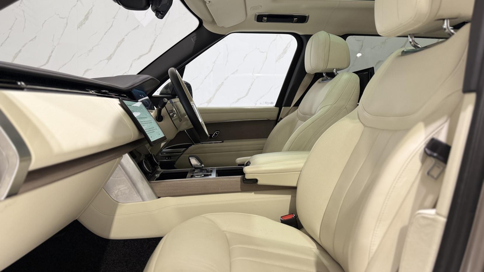 Land Rover Range Rover 3.0 P440e 38.2kWh First Edition SUV 5dr Petrol Plug-in Hybrid Auto 4WD Euro 6 (s/s) (LWB) (440 ps)