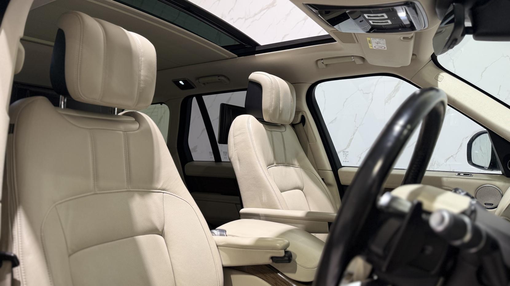 Land Rover Range Rover 3.0 P400 MHEV Vogue SE SUV 5dr Petrol Auto 4WD Euro 6 (s/s) (400 ps)