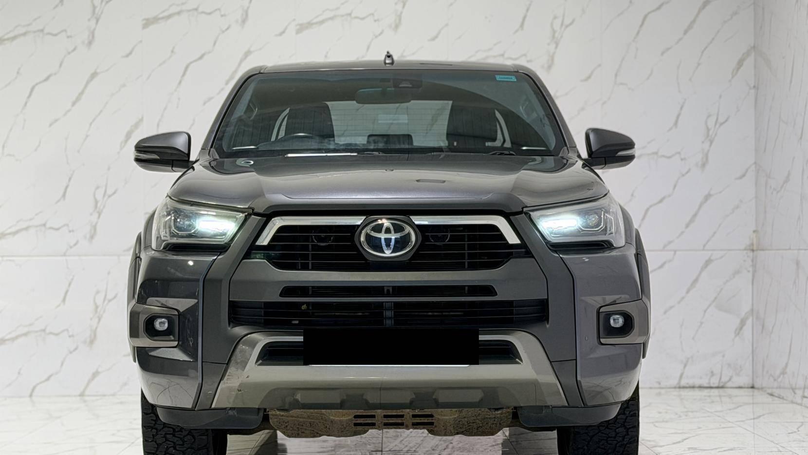 Toyota Hilux 2.8 D-4D Invincible X Pickup Double Cab 4dr Diesel Auto 4WD Euro 6 (s/s) (204 ps)