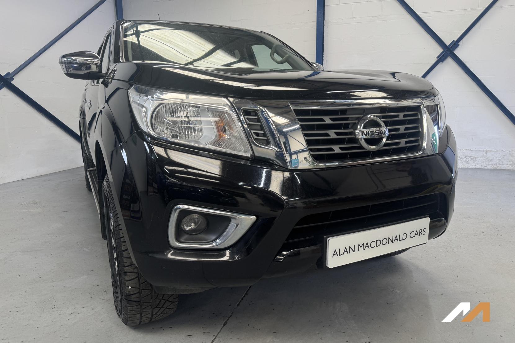 Nissan Navara 2.3 dCi N-Connecta Pickup Double Cab 4dr Diesel Manual 4WD Euro 6 (s/s) (190 ps)