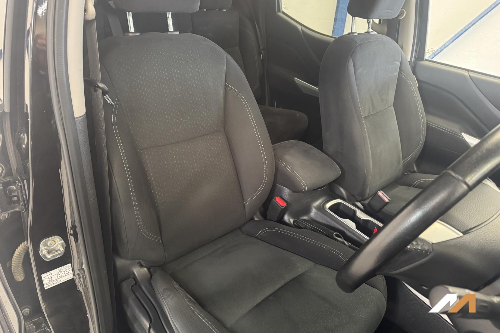 Nissan Navara 2.3 dCi N-Connecta Pickup Double Cab 4dr Diesel Manual 4WD Euro 6 (s/s) (190 ps)