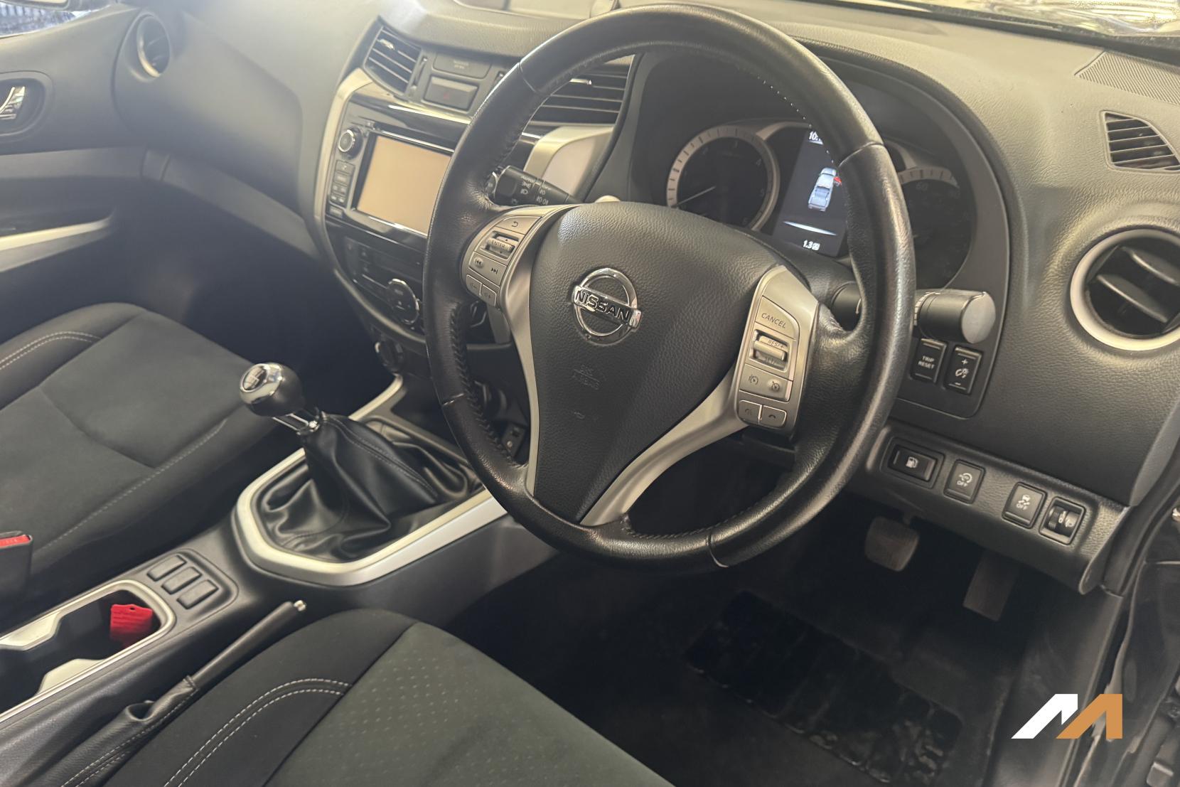 Nissan Navara 2.3 dCi N-Connecta Pickup Double Cab 4dr Diesel Manual 4WD Euro 6 (s/s) (190 ps)