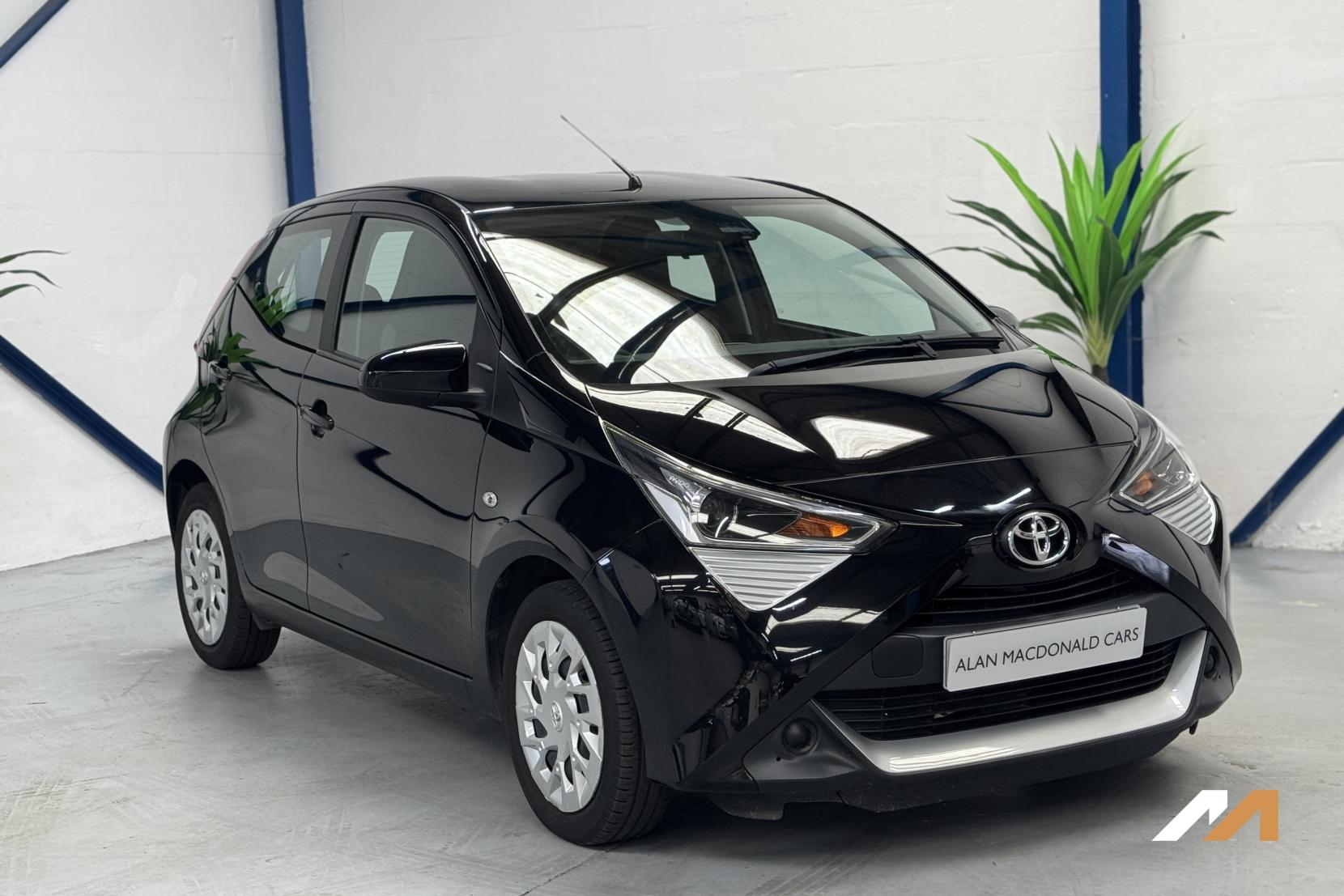 Toyota AYGO 1.0 VVT-i x-play Hatchback 5dr Petrol Manual Euro 6 (s