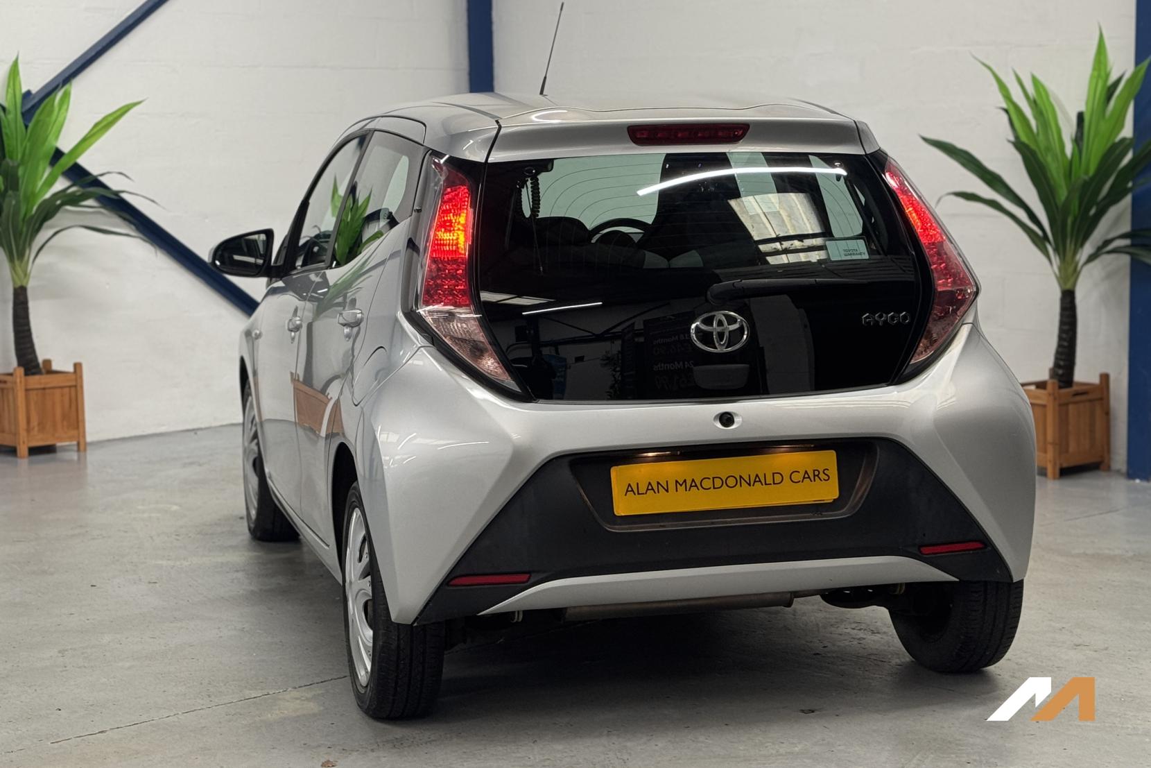 Toyota AYGO 1.0 VVT-i x-play Hatchback 5dr Petrol Manual Euro 6 (68 ps)