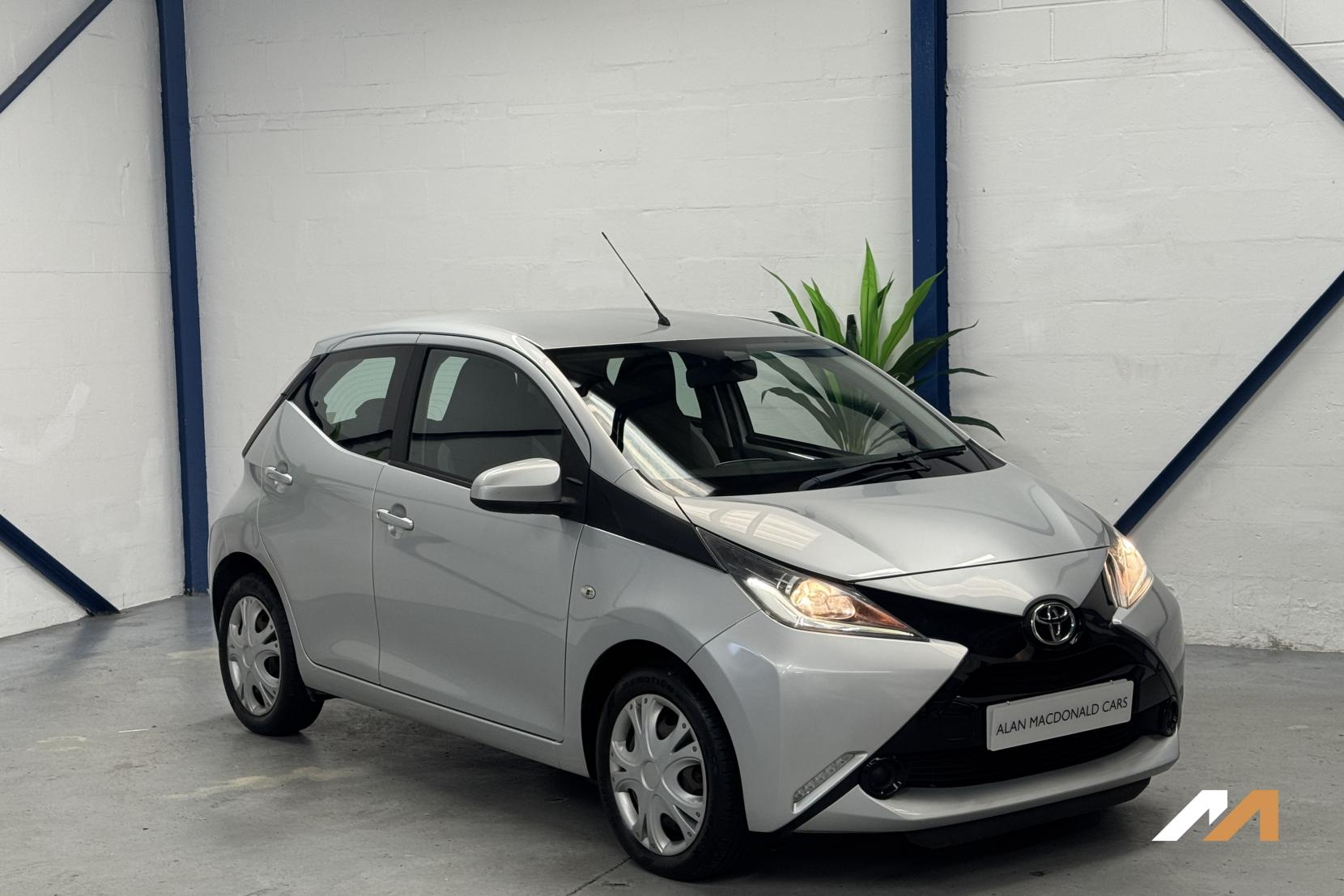 Toyota AYGO 1.0 VVT-i x-play Hatchback 5dr Petrol Manual Euro 6 (68 ps)