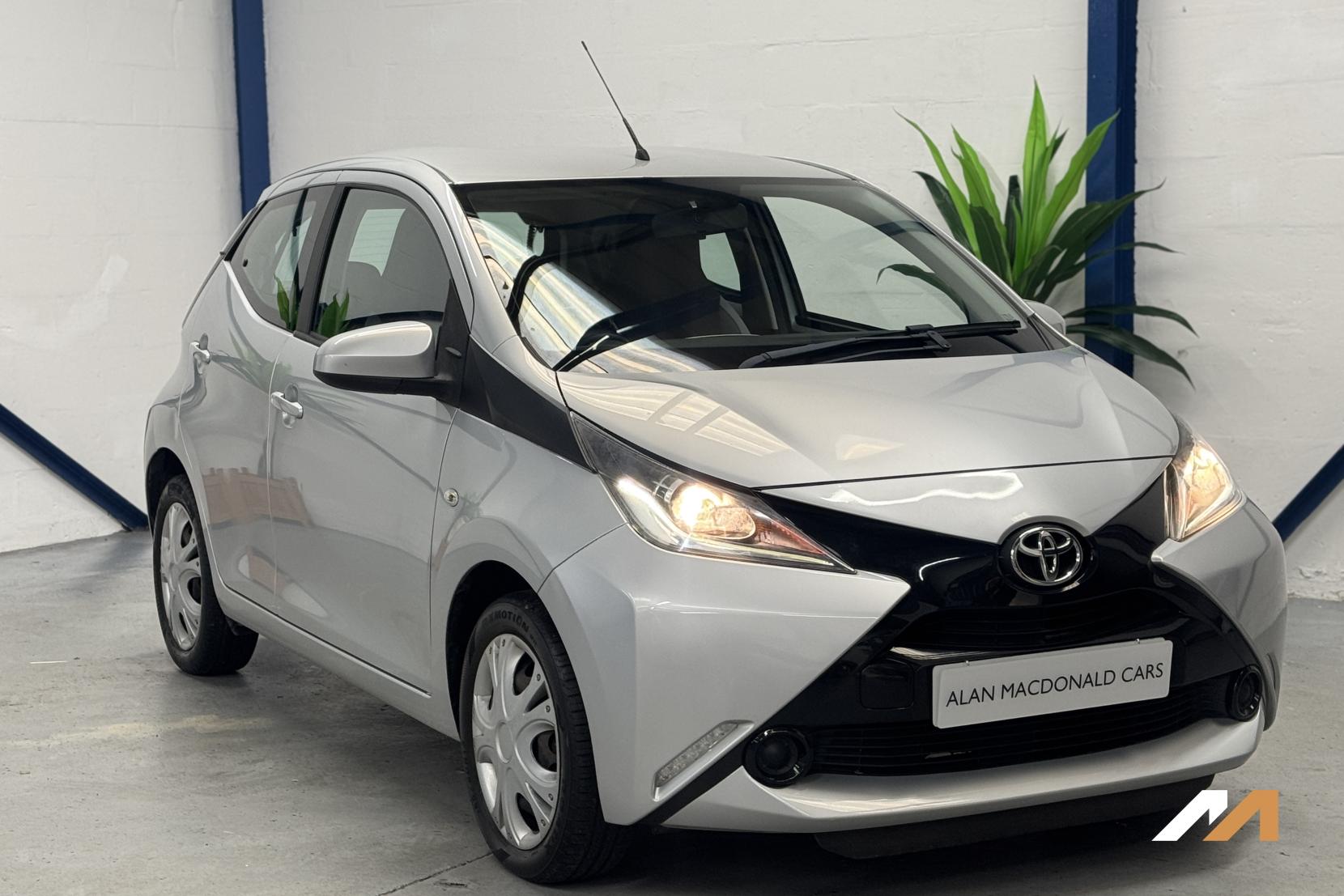 Toyota AYGO 1.0 VVT-i x-play Hatchback 5dr Petrol Manual Euro 6 (68 ps)