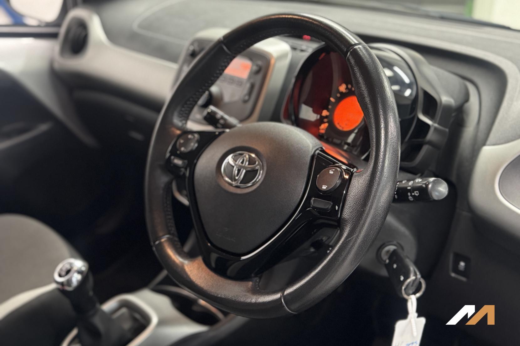 Toyota AYGO 1.0 VVT-i x-play Hatchback 5dr Petrol Manual Euro 6 (68 ps)