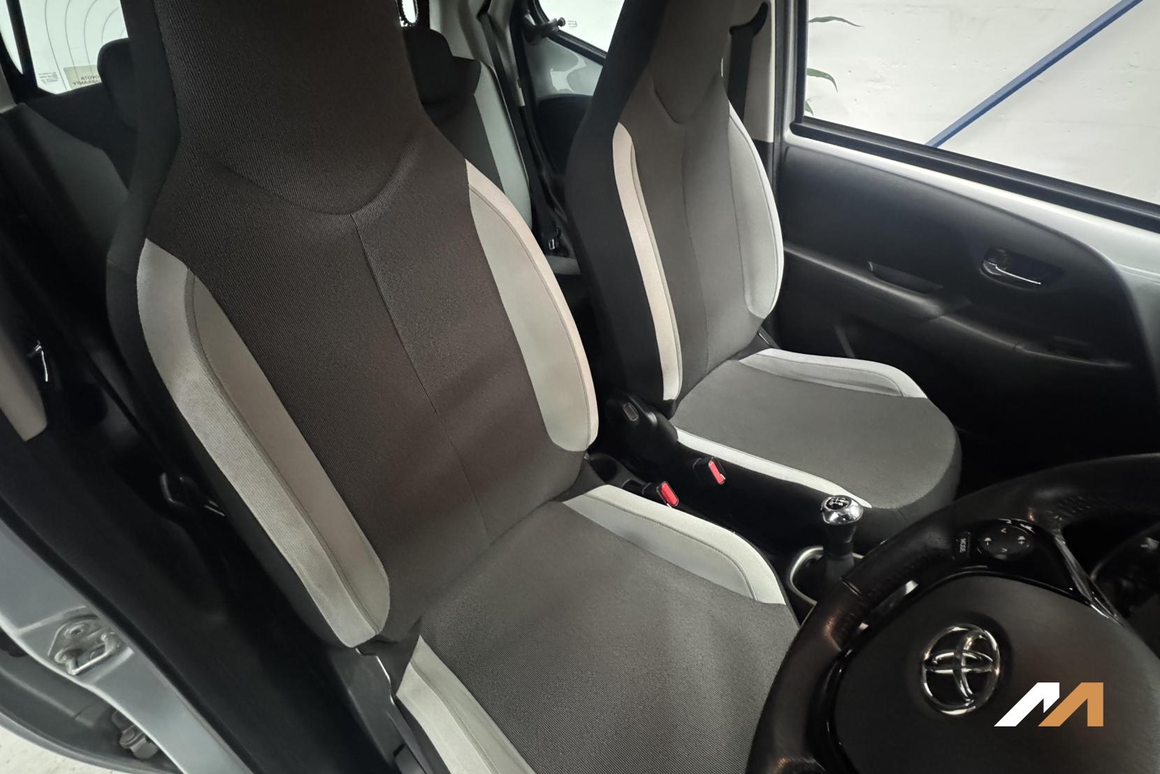 Toyota AYGO 1.0 VVT-i x-play Hatchback 5dr Petrol Manual Euro 6 (68 ps)